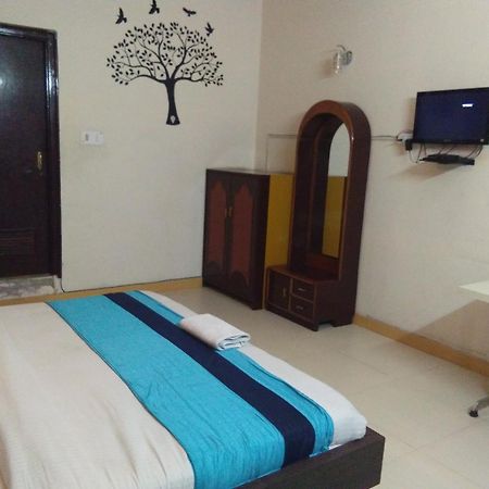 Hotel Samridhi Palace Juhi Bari ภายนอก รูปภาพ